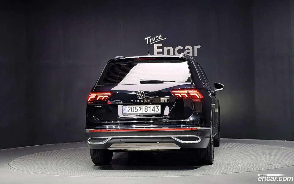 Volkswagen Tiguan Allspace 2.0 TSI 2023 — thumbnail 4