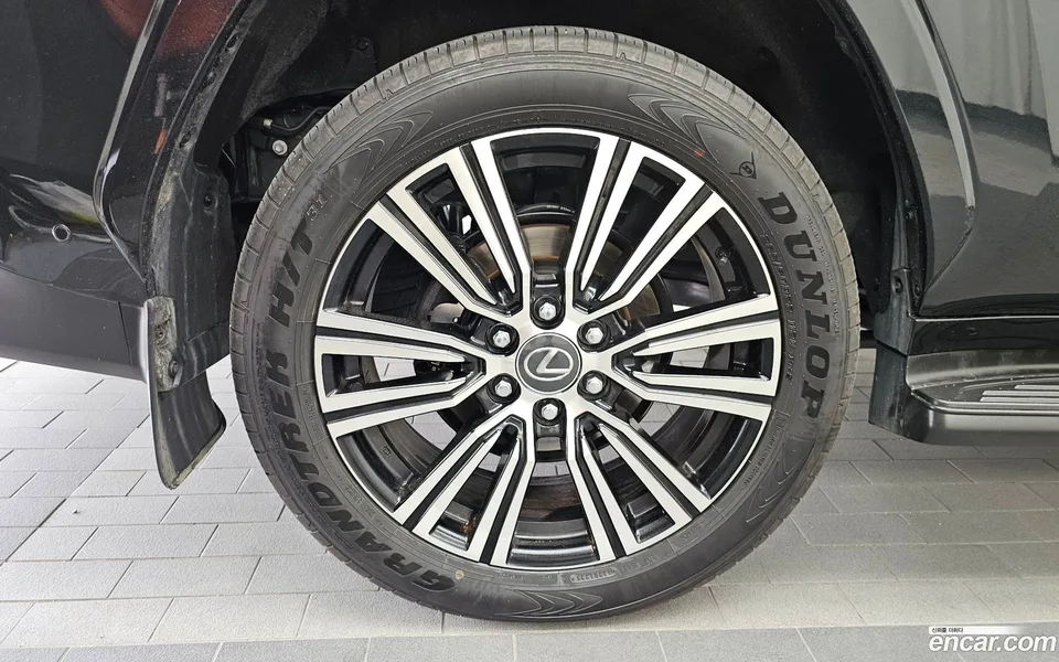 Lexus LX 700h 2025 — thumbnail 5