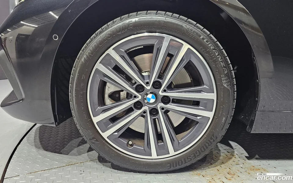 BMW 1 Series 120i 2022 — thumbnail 2