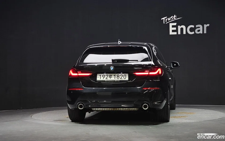 BMW 1 Series 120i 2022 — thumbnail 4