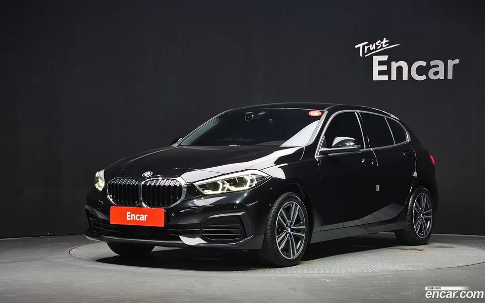 BMW 1 Series 120i 2022 — photo 1, buy with delivery to Moscow