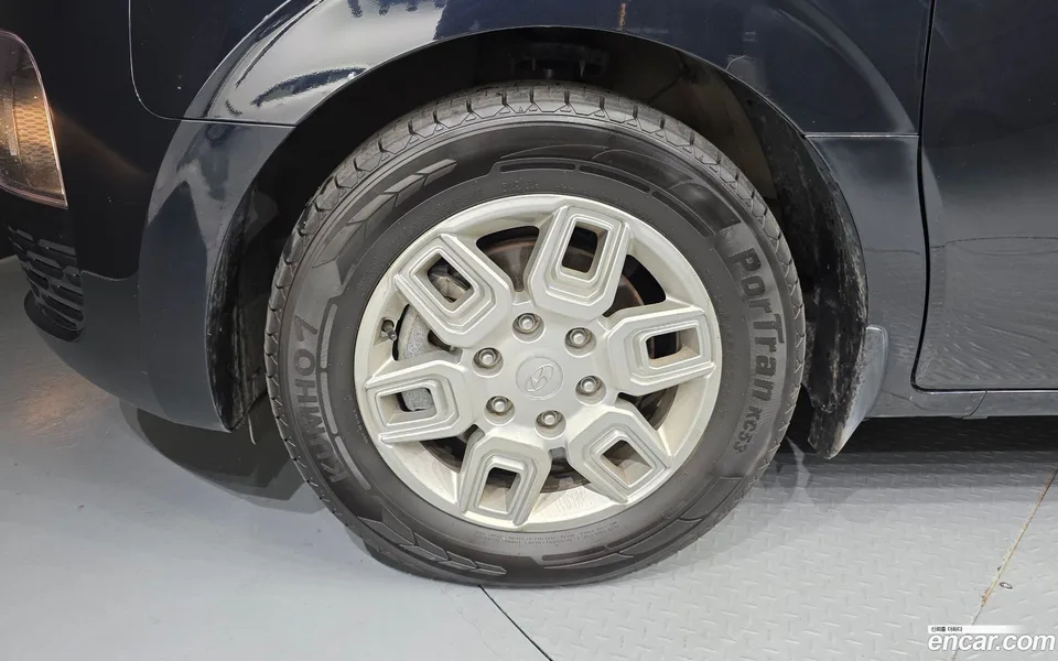 Hyundai Staria 4WD 9 2022 — thumbnail 2