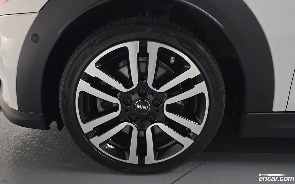 MINI Cooper S 2024 — thumbnail 2