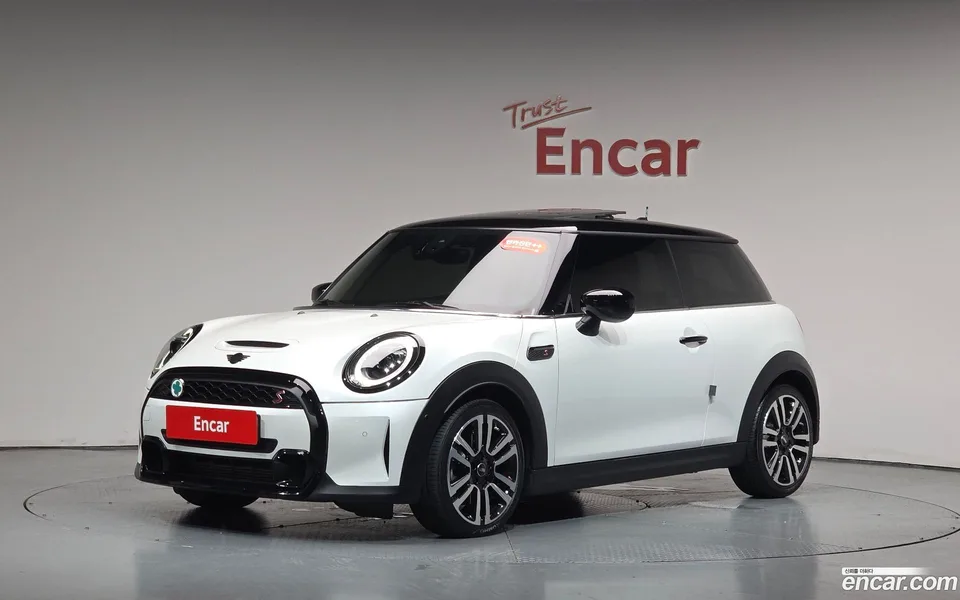 MINI Cooper S 2024 — photo 1, buy with delivery to Moscow