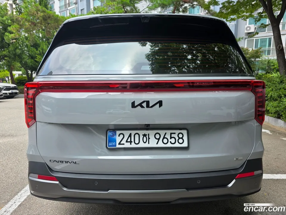 Kia Carnival HEV 9 X Line 2026 — thumbnail 2