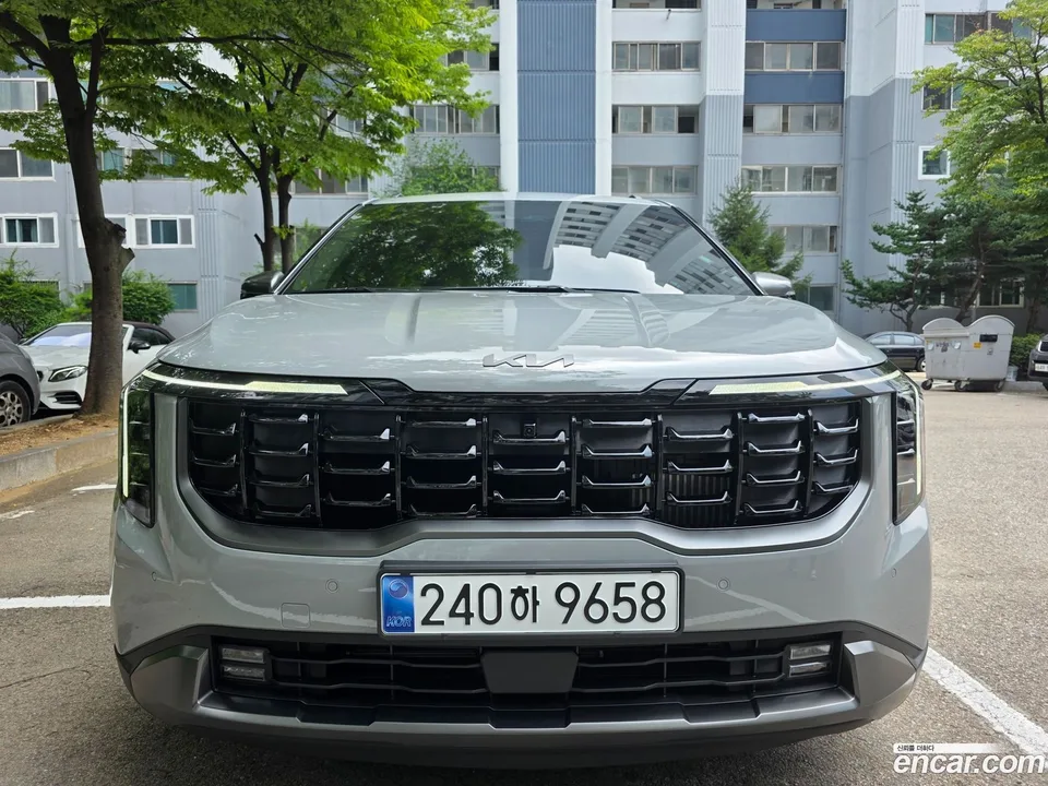 Kia Carnival HEV 9 X Line 2026 — photo 1, buy with delivery to Moscow