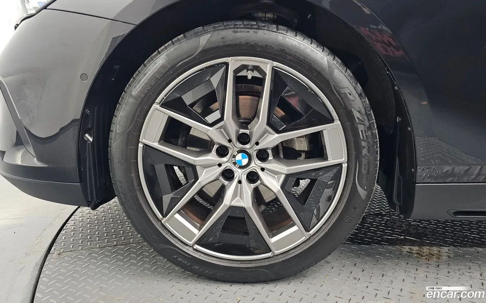BMW 5 Series 520i 2023 — thumbnail 2