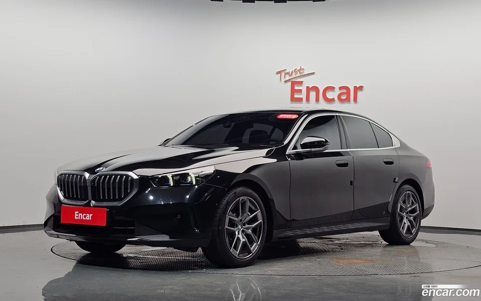 BMW 5 Series 520i 2023 — photo 1, buy with delivery to Moscow