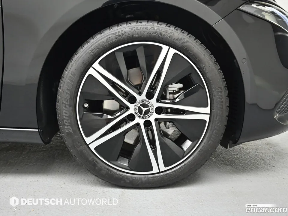 Mercedes-Benz A-Class A220 2025 — thumbnail 2