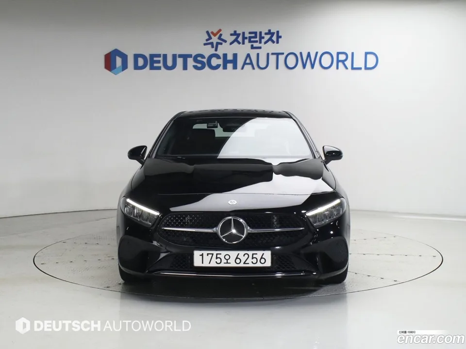 Mercedes-Benz A-Class A220 2025 — thumbnail 3