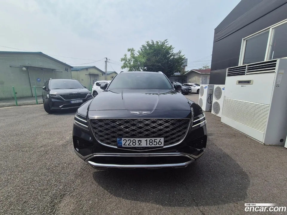 Genesis GV80 2.5T 2WD 2024 — photo 1, buy with delivery to Moscow