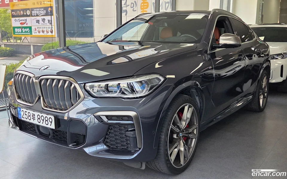 BMW X6 M50i 2022 — фото 1, купить с доставкой в Москву