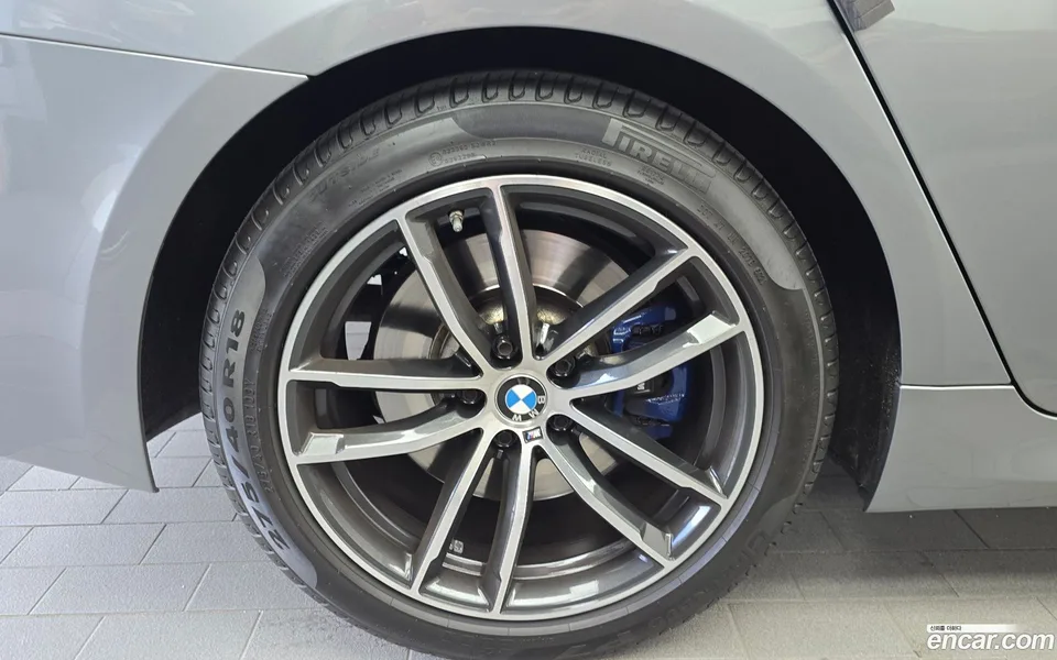 BMW 5 Series 520i M 2023 — thumbnail 2