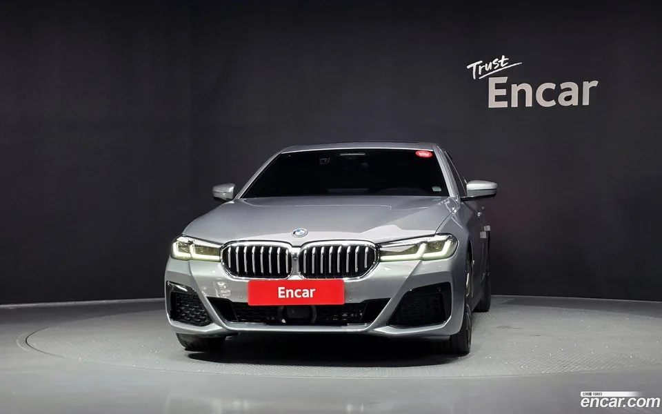 BMW 5 Series 520i M 2023 — thumbnail 3