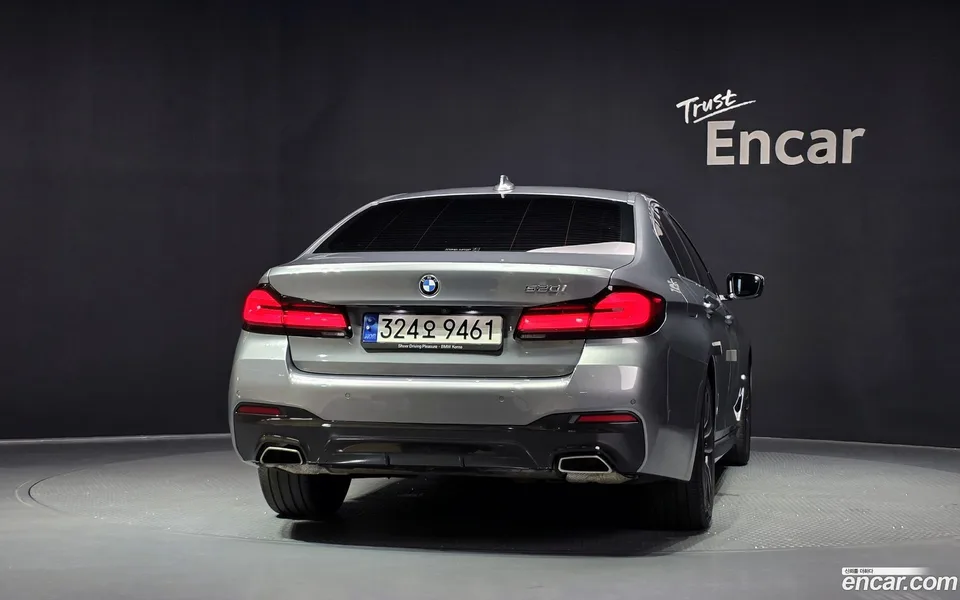 BMW 5 Series 520i M 2023 — thumbnail 4