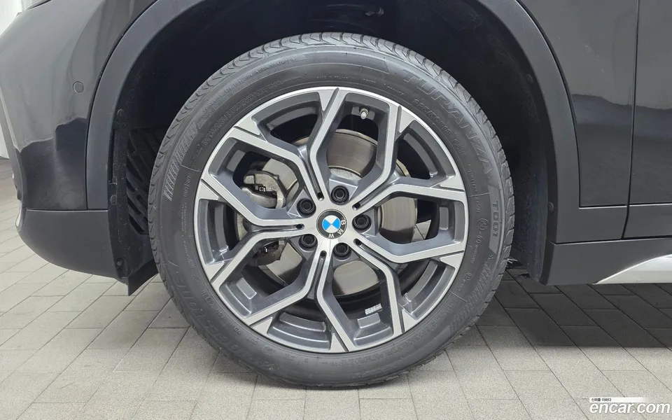 BMW X1 xDrive 20i xLine 2022 — thumbnail 2
