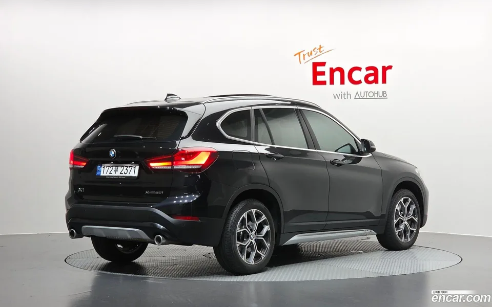 BMW X1 xDrive 20i xLine 2022 — photo 1, buy with delivery to Moscow