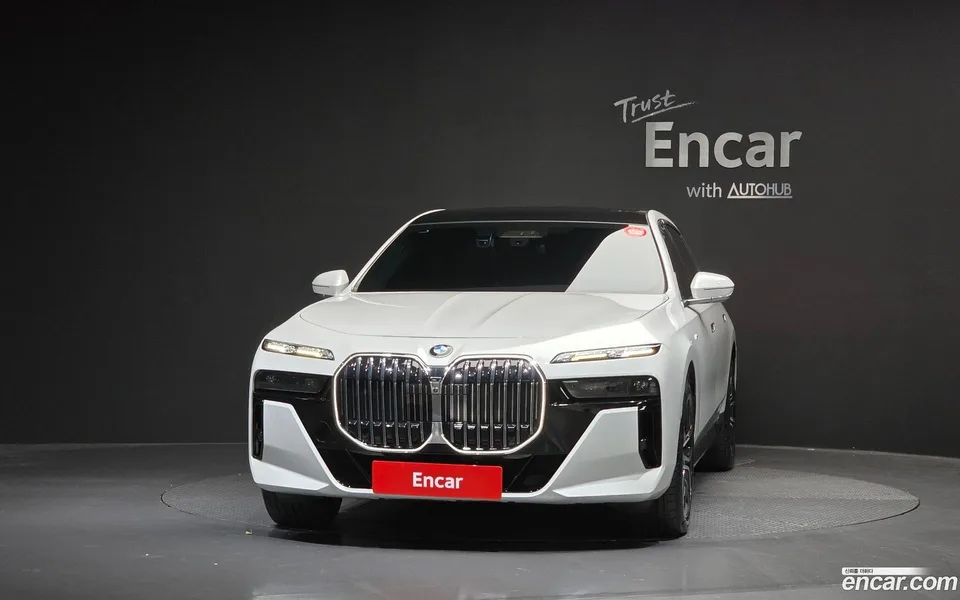 BMW 7 Series 740i sDrive M 2023 — миниатюра 3