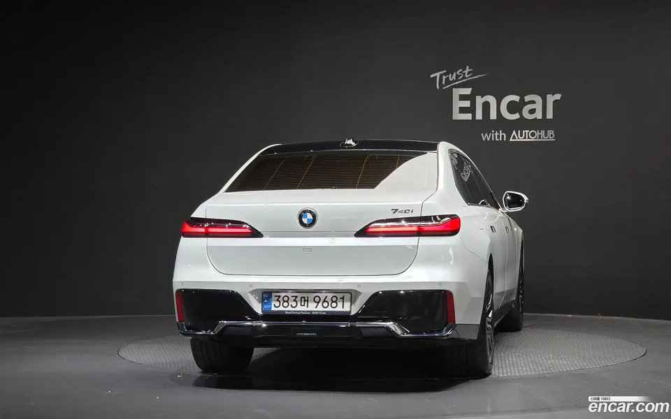 BMW 7 Series 740i sDrive M 2023 — миниатюра 4