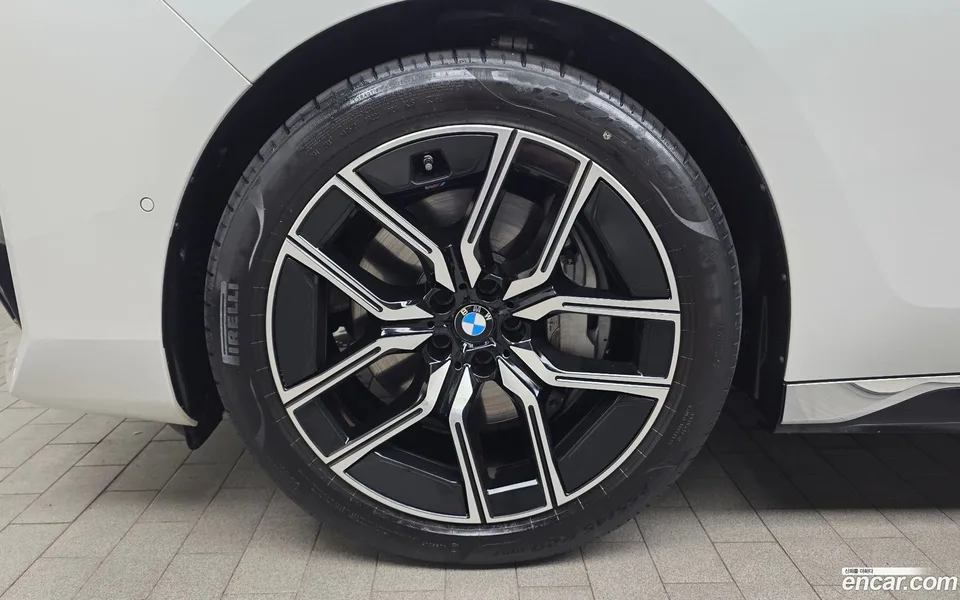 BMW 7 Series 740i sDrive M 2023 — миниатюра 5