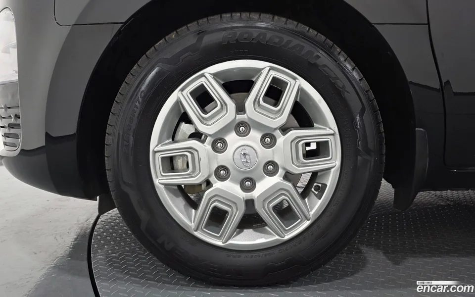 Hyundai Staria 3 2023 — thumbnail 2