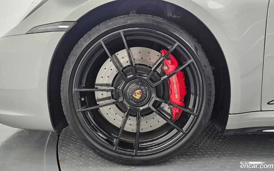 Porsche 911 (992) 4 GTS 2022 — thumbnail 2