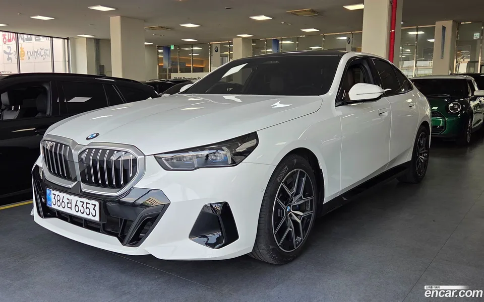 BMW 5 Series 520i M 2026 — фото 1, купить с доставкой в Москву