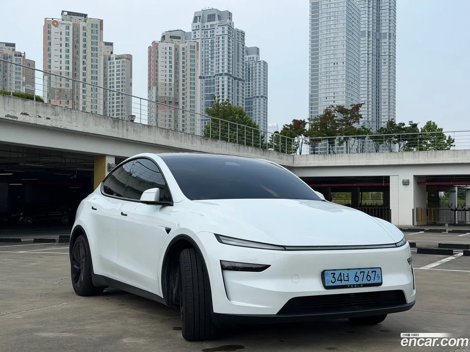 Tesla Model Y RWD 2025 — thumbnail 3