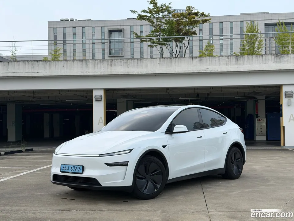 Tesla Model Y RWD 2025 — photo 1, buy with delivery to Moscow