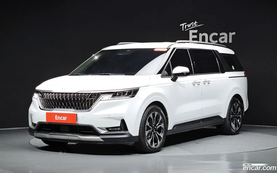 Kia Carnival 9 2022 — photo 1, buy with delivery to Moscow