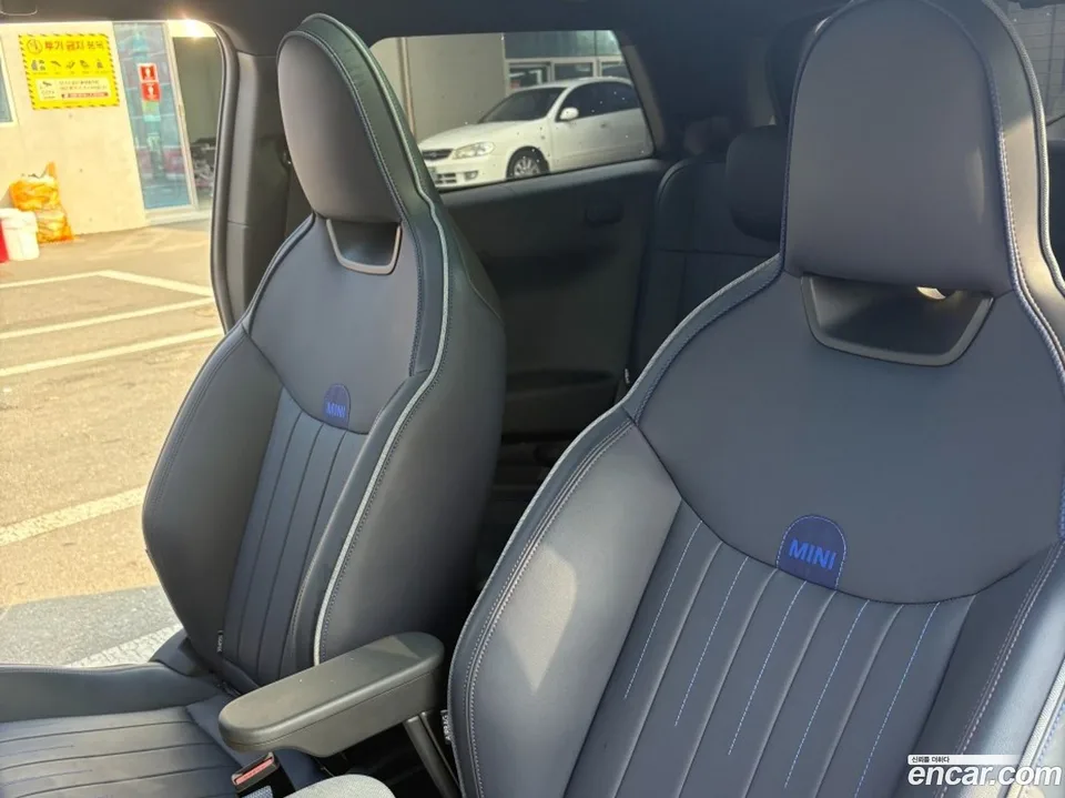 MINI Cooper Electric SE 2024 — thumbnail 2