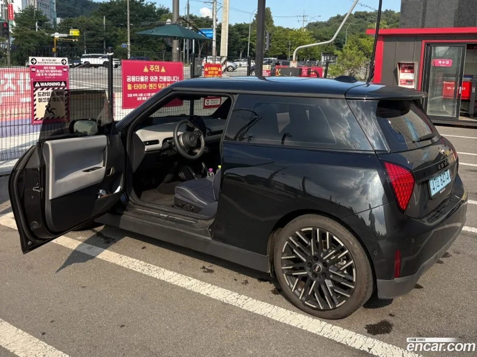 MINI Cooper Electric SE 2024 — photo 1, buy with delivery to Moscow
