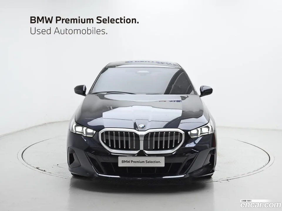 BMW 5 Series 520i M 2023 — thumbnail 3