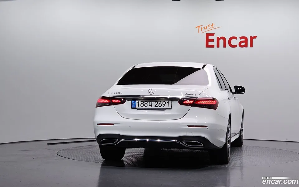 Mercedes-Benz E-Class E220d 4MATIC AMG Line 2022 — thumbnail 4