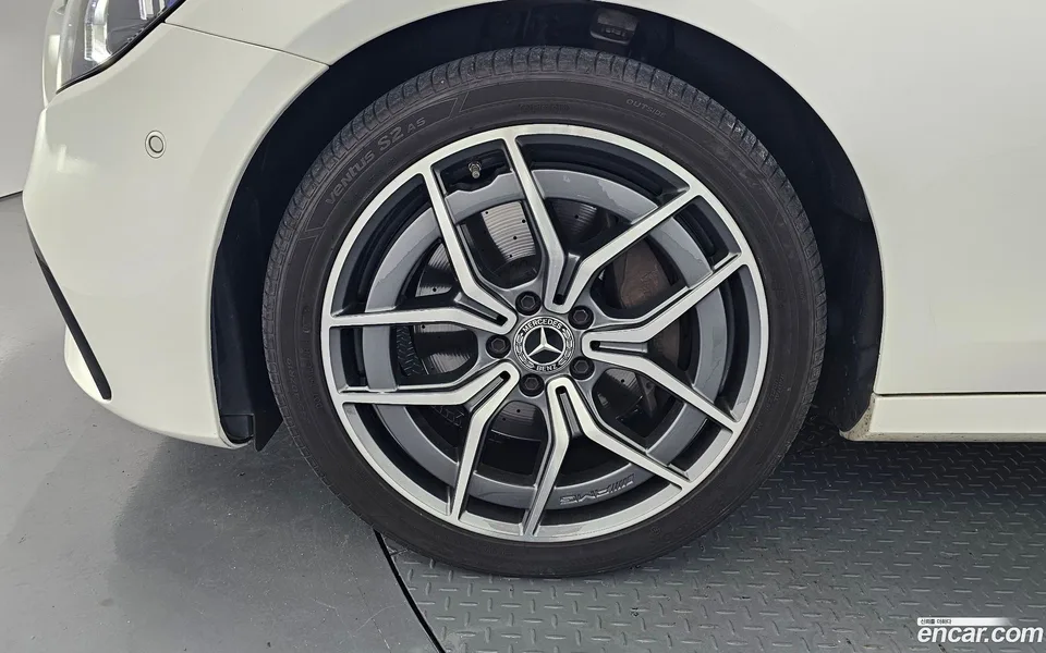 Mercedes-Benz E-Class E220d 4MATIC AMG Line 2022 — thumbnail 5