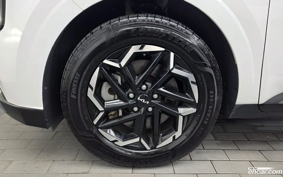 Kia Carnival 9 2024 — thumbnail 2