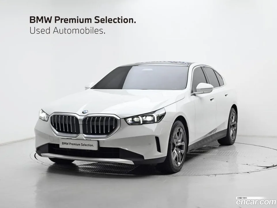 BMW 5 Series 523d 2025 — photo 1, buy with delivery to Moscow