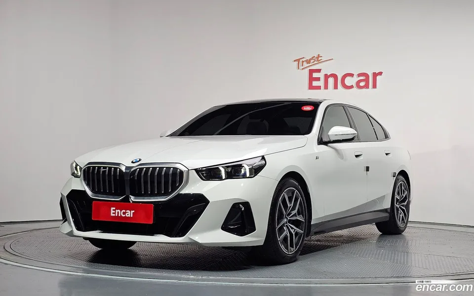 BMW 5 Series 520i M 2024 — photo 1, buy with delivery to Moscow