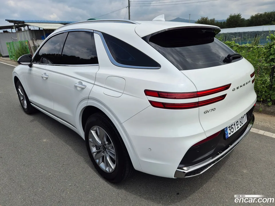 Genesis GV70 2.5T 2WD 2024 — thumbnail 2