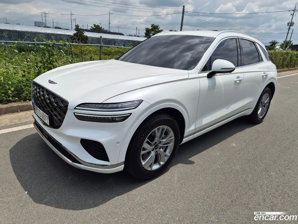 Genesis GV70 2.5T 2WD 2024 — photo 1, buy with delivery to Moscow