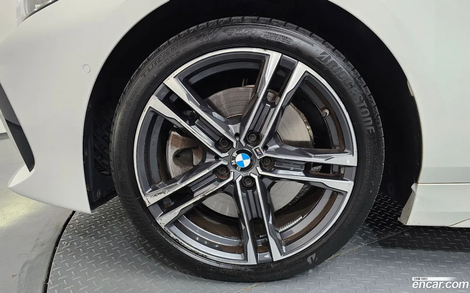 BMW 1 Series 120i M 2023 — thumbnail 2