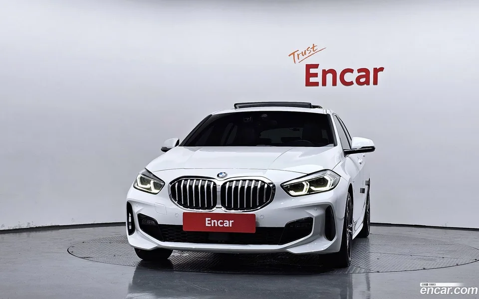 BMW 1 Series 120i M 2023 — thumbnail 3