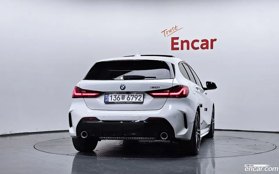 BMW 1 Series 120i M 2023 — thumbnail 4
