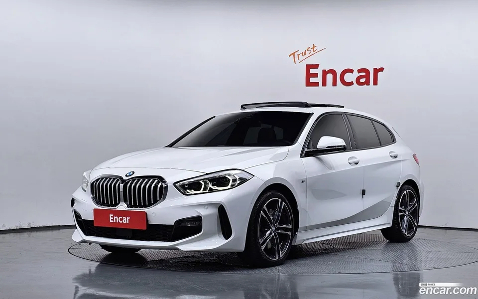 BMW 1 Series 120i M 2023 — photo 1, buy with delivery to Moscow