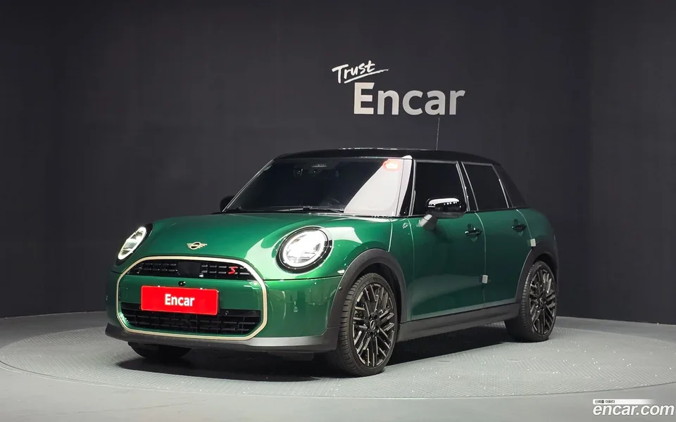 MINI Cooper S 5 2025 — photo 1, buy with delivery to Moscow