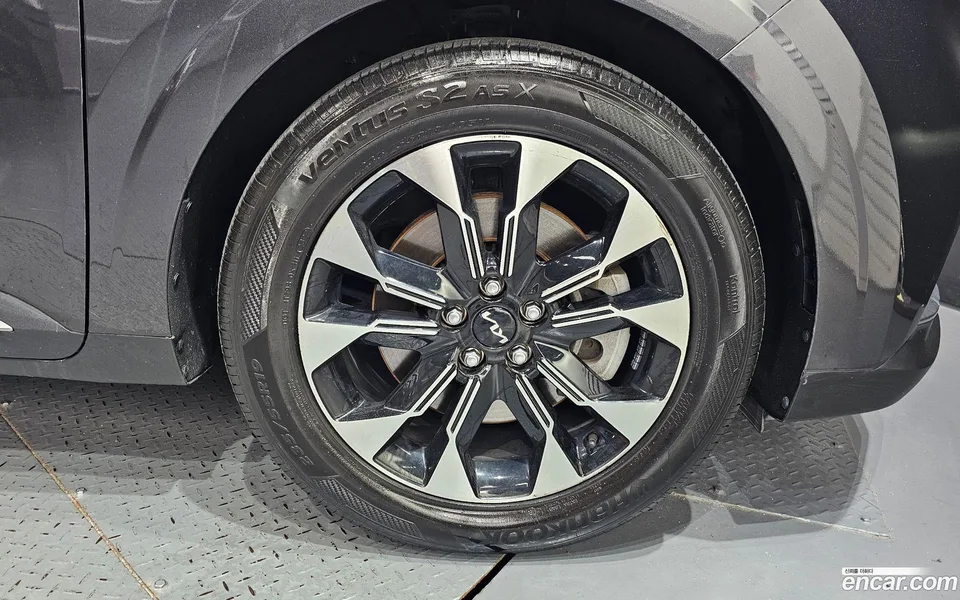 Kia Carnival 7 2023 — thumbnail 2