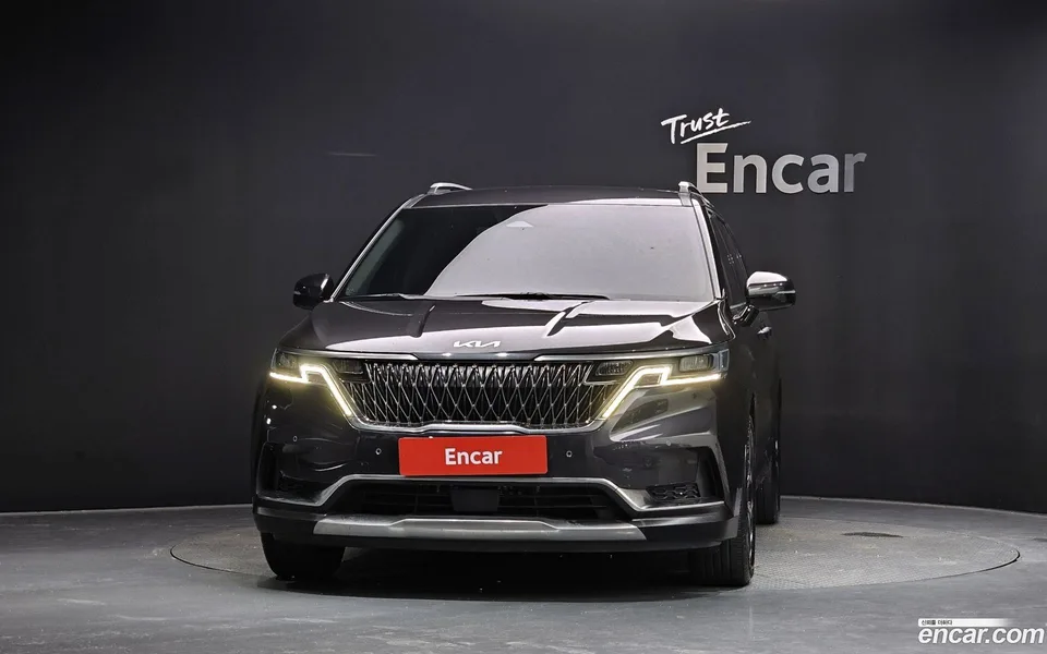 Kia Carnival 7 2023 — thumbnail 3