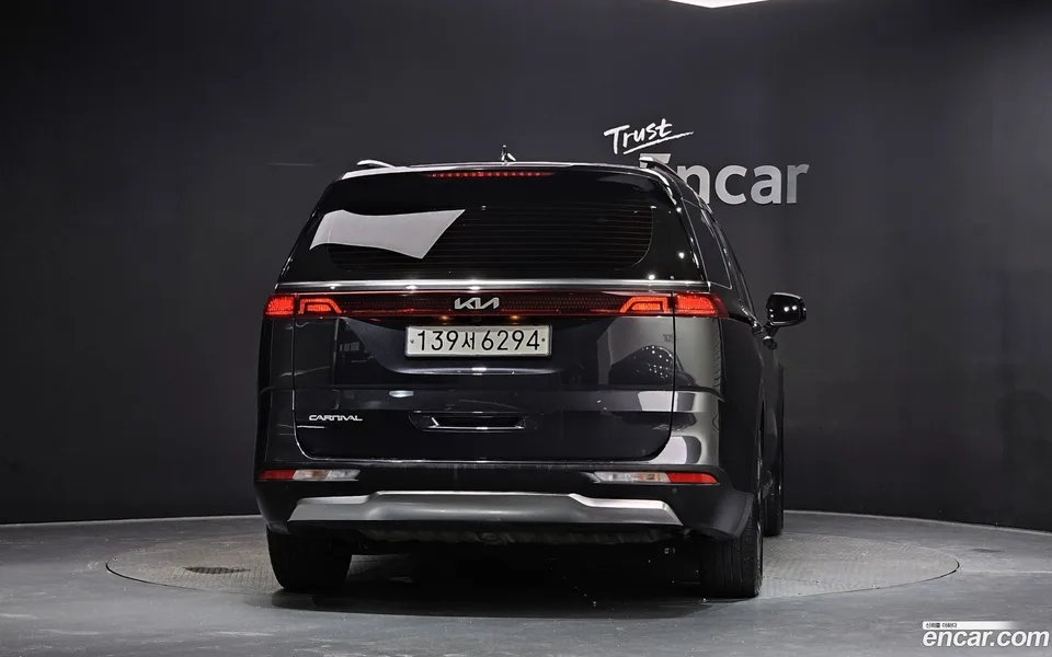 Kia Carnival 7 2023 — thumbnail 4