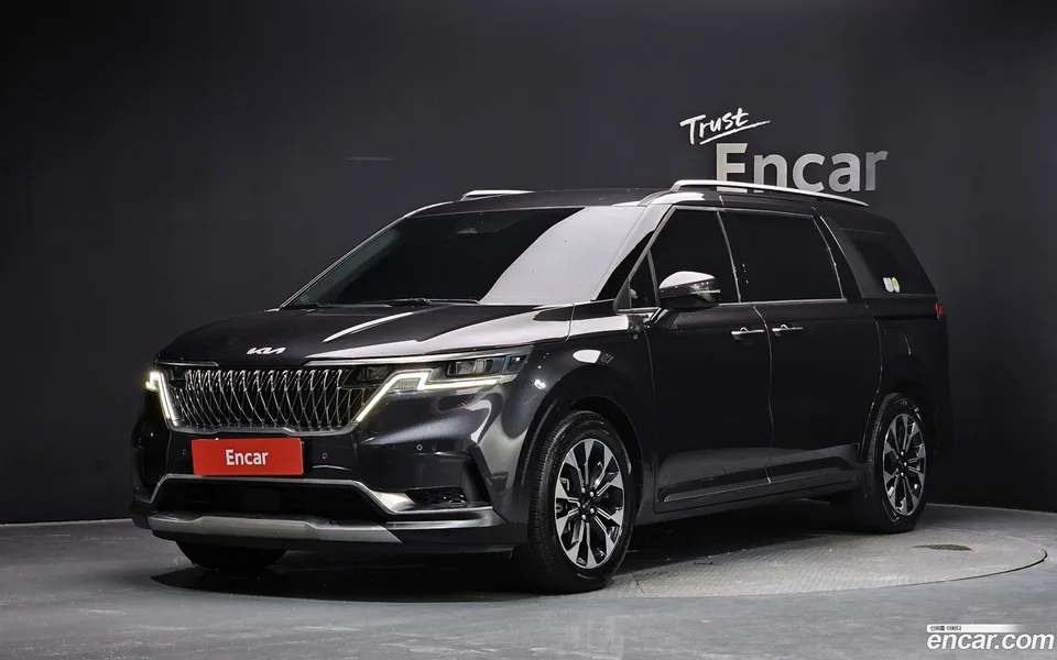 Kia Carnival 7 2023 — photo 1, buy with delivery to Moscow
