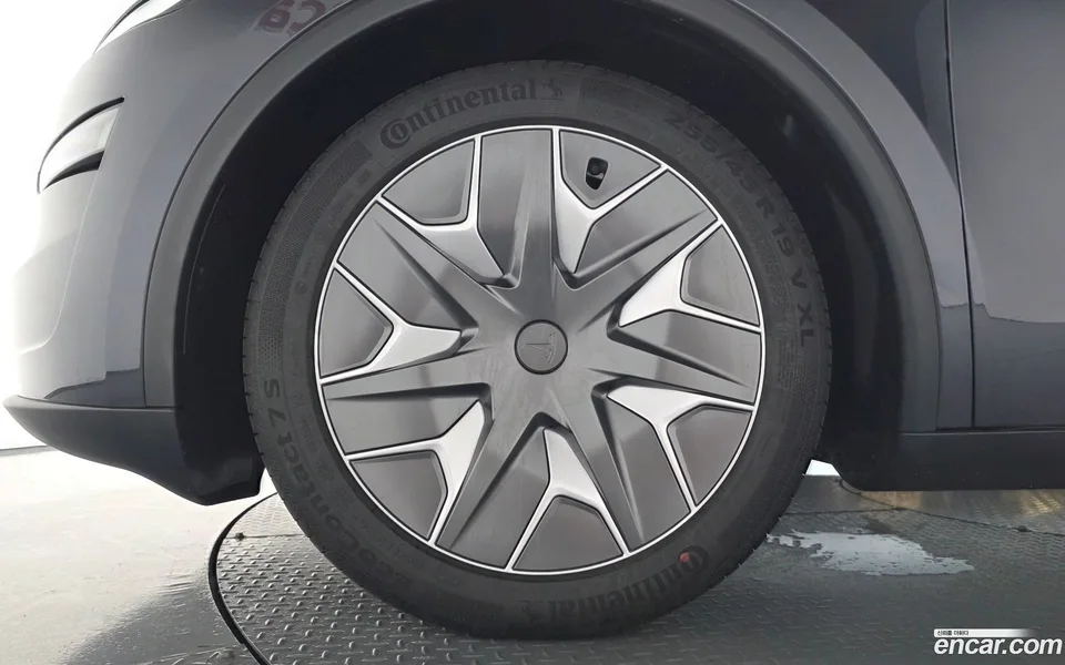 Tesla Model Y L AWD 2026 — thumbnail 2